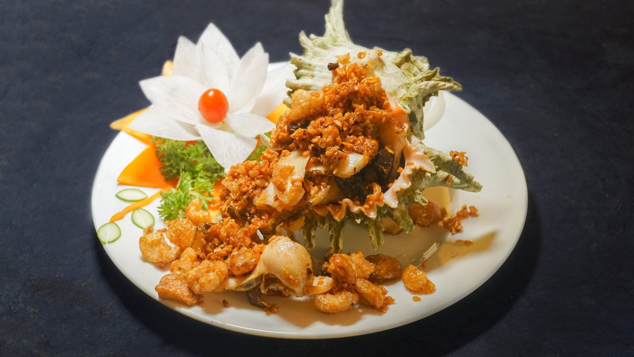  Stir-fried Giant Ramose Murex Snail With Butter & Garlic - Ốc Gai Đại Cháy Bơ Tỏi (Giá tính theo 1 con 800 gram) 