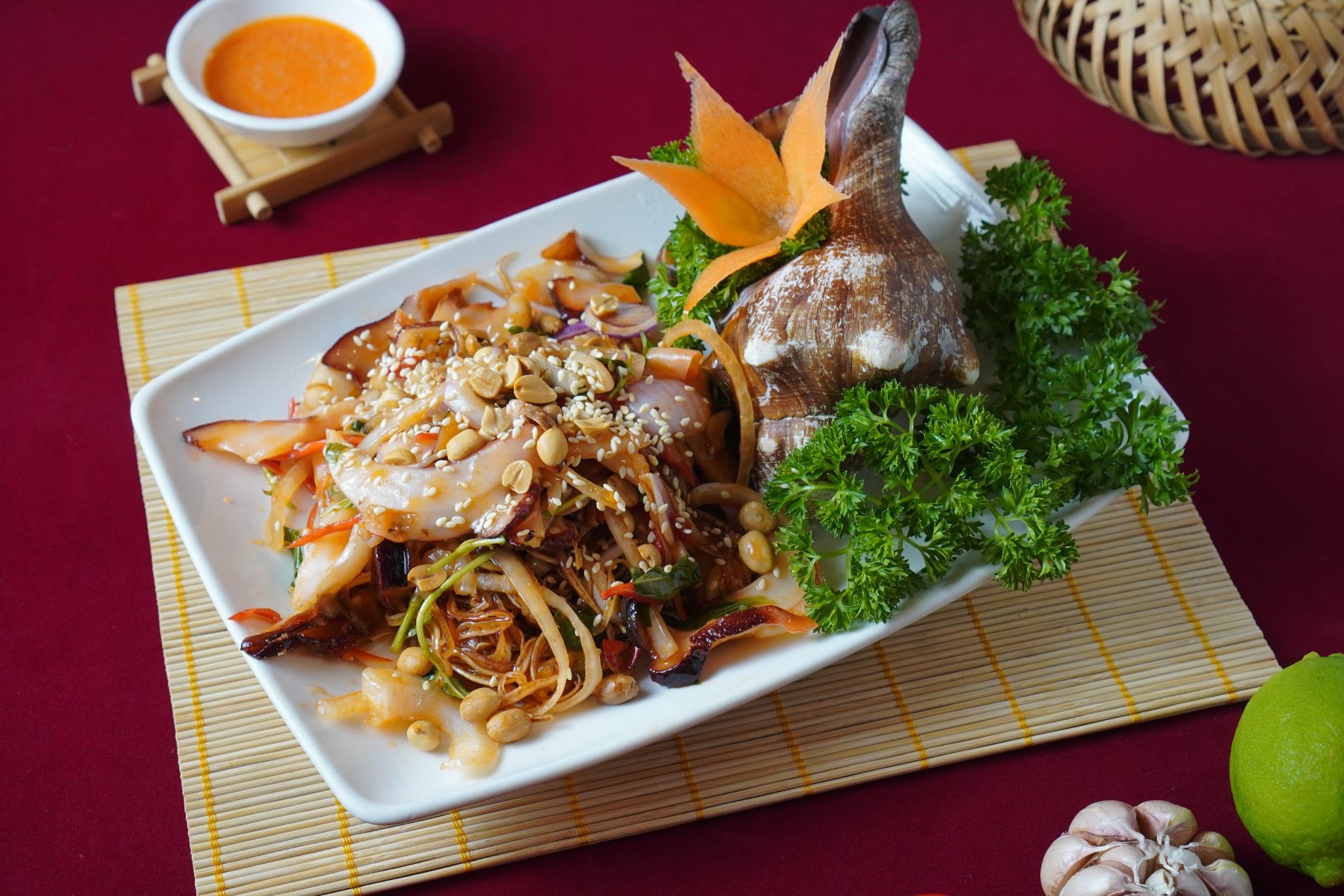  Giant Trapezium Horse Conch And Banana Blossom Salad - Gỏi Bắp Chuối Ốc Đỏ Đại (Giá tính theo 1 con 300 gram) 