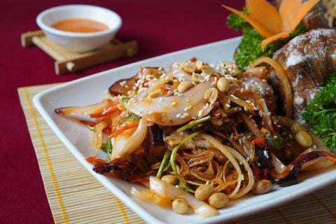  Giant Ramose Murex Snail And Banana Blossom Salad - Gỏi Bắp Chuối Ốc Gai Đại (Giá tính theo 1 con 800 gram) 