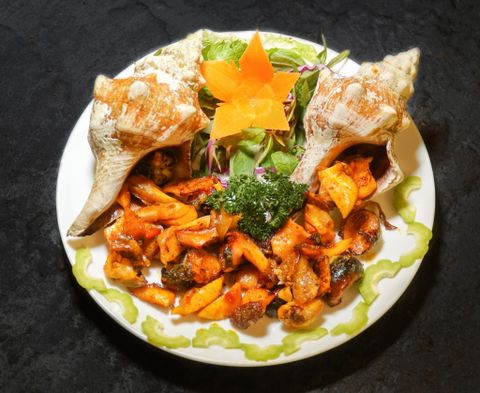  Grilled Giant Trapezium Horse Conch With Salt & Chili - Ốc Đỏ Đại Nướng Muối Ớt (Giá tính theo 1 con 300 gram) 