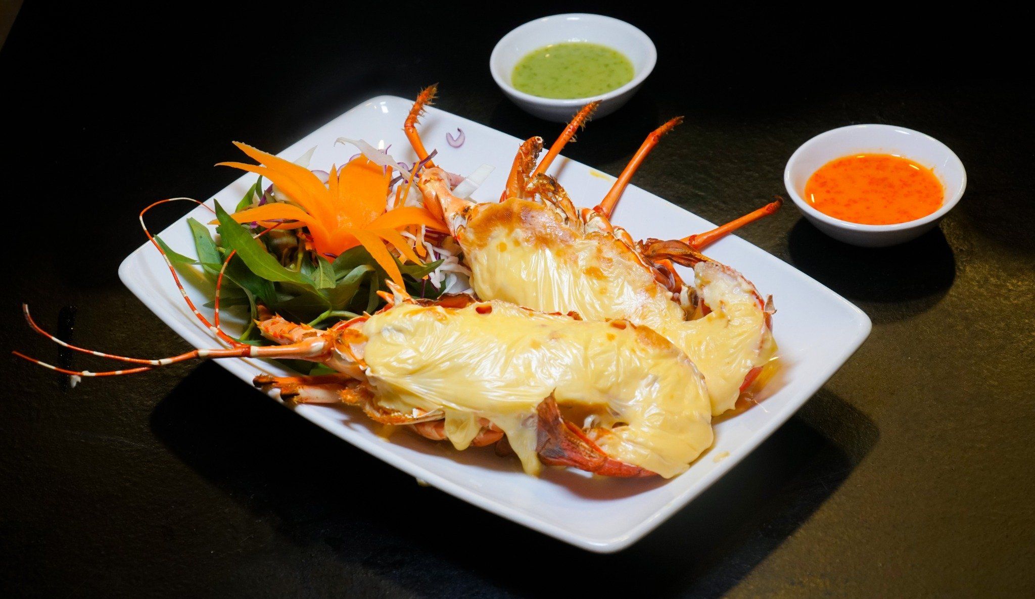  Baked Tropical Rock Lobster With Cheese - Tôm Hùm Bông Đút Lò Phô Mai (Giá tính theo 1 con kích thước 600 gram) 
