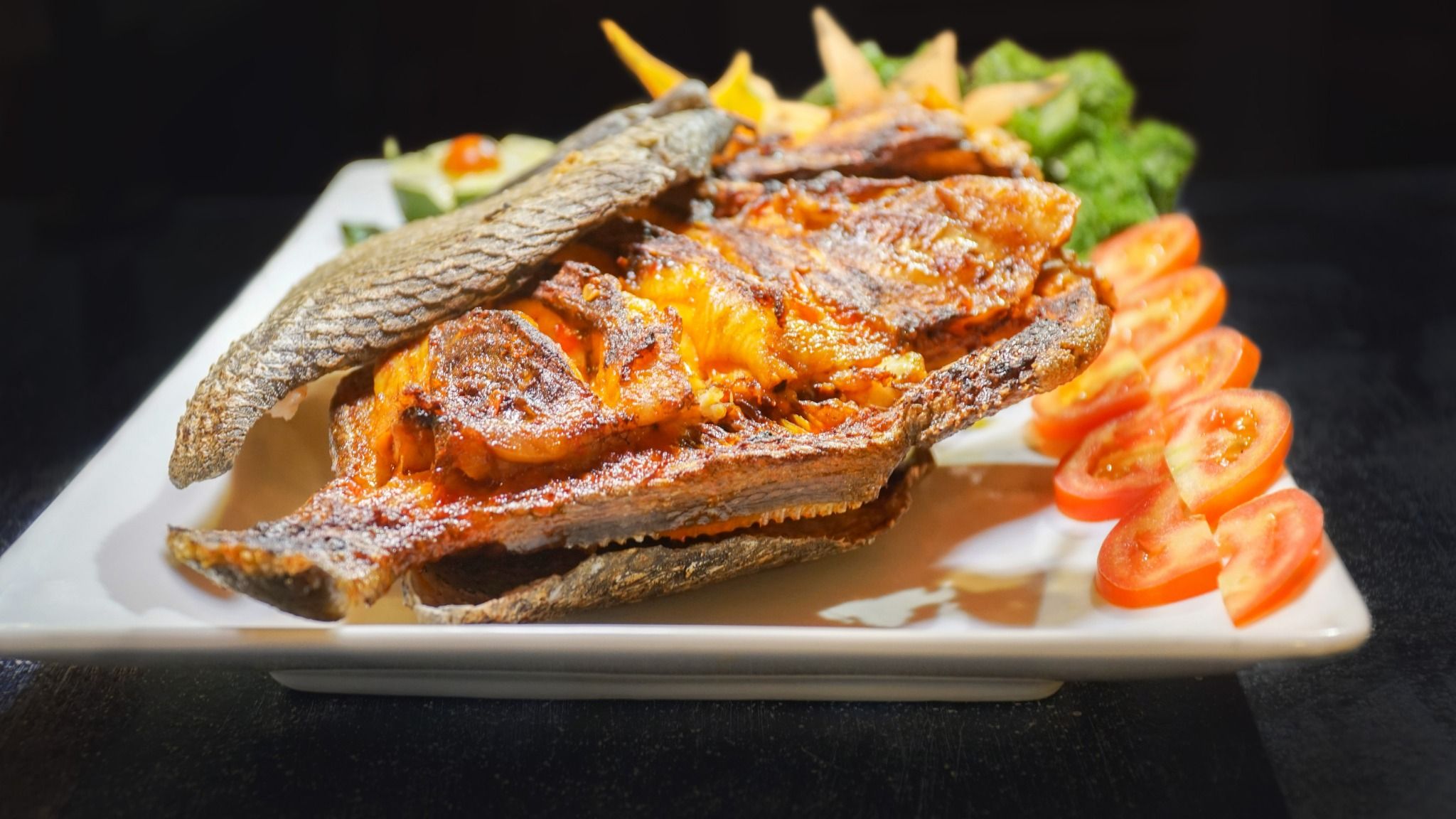  Grilled Titan Triggerfish With Salt And Chili - Cá bò giáp nướng muối ớt (con 700g) 