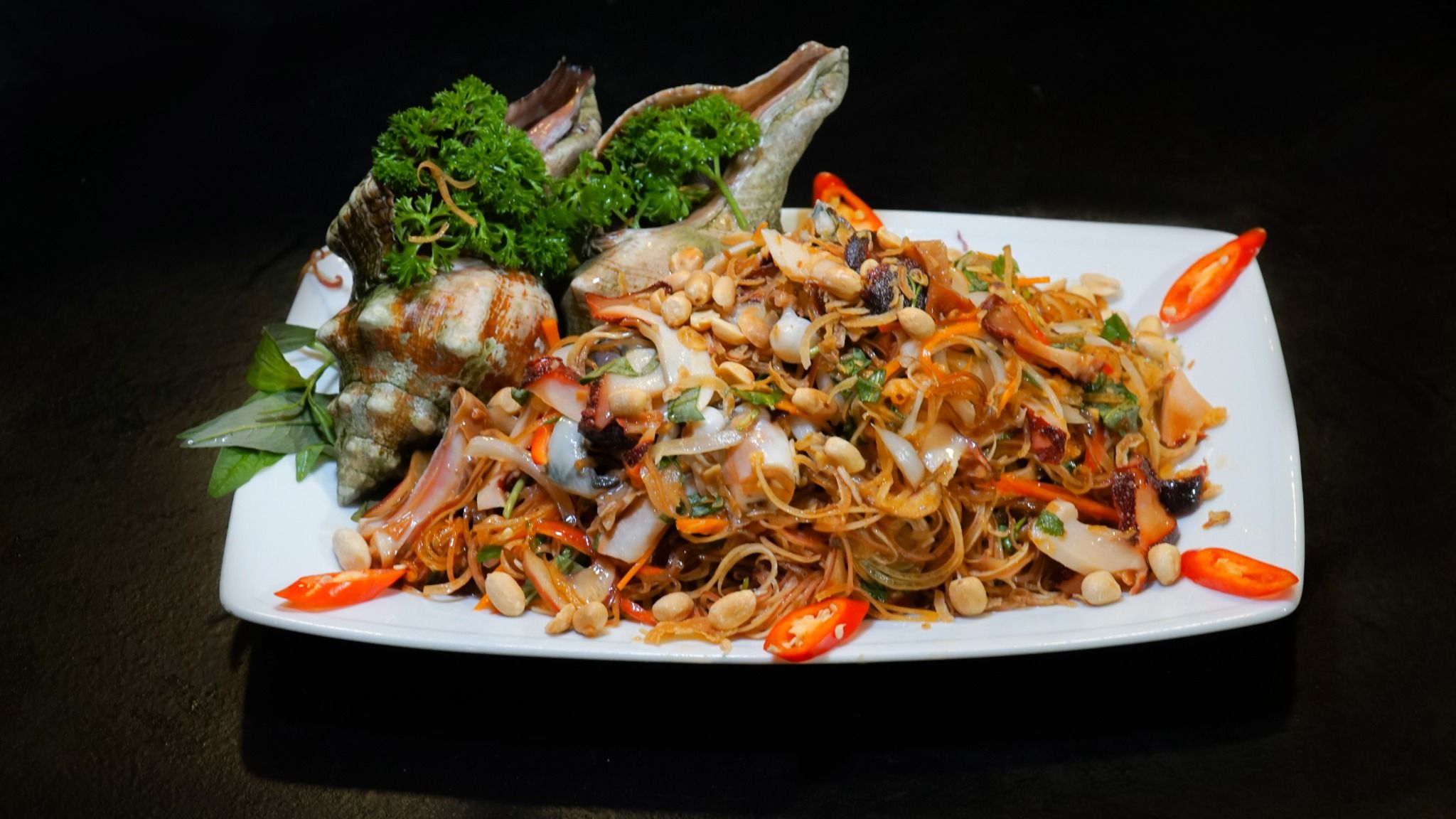  Giant Trapezium Horse Conch And Banana Blossom Salad - Gỏi Bắp Chuối Ốc Đỏ Đại (Giá tính theo 1 con 300 gram) 