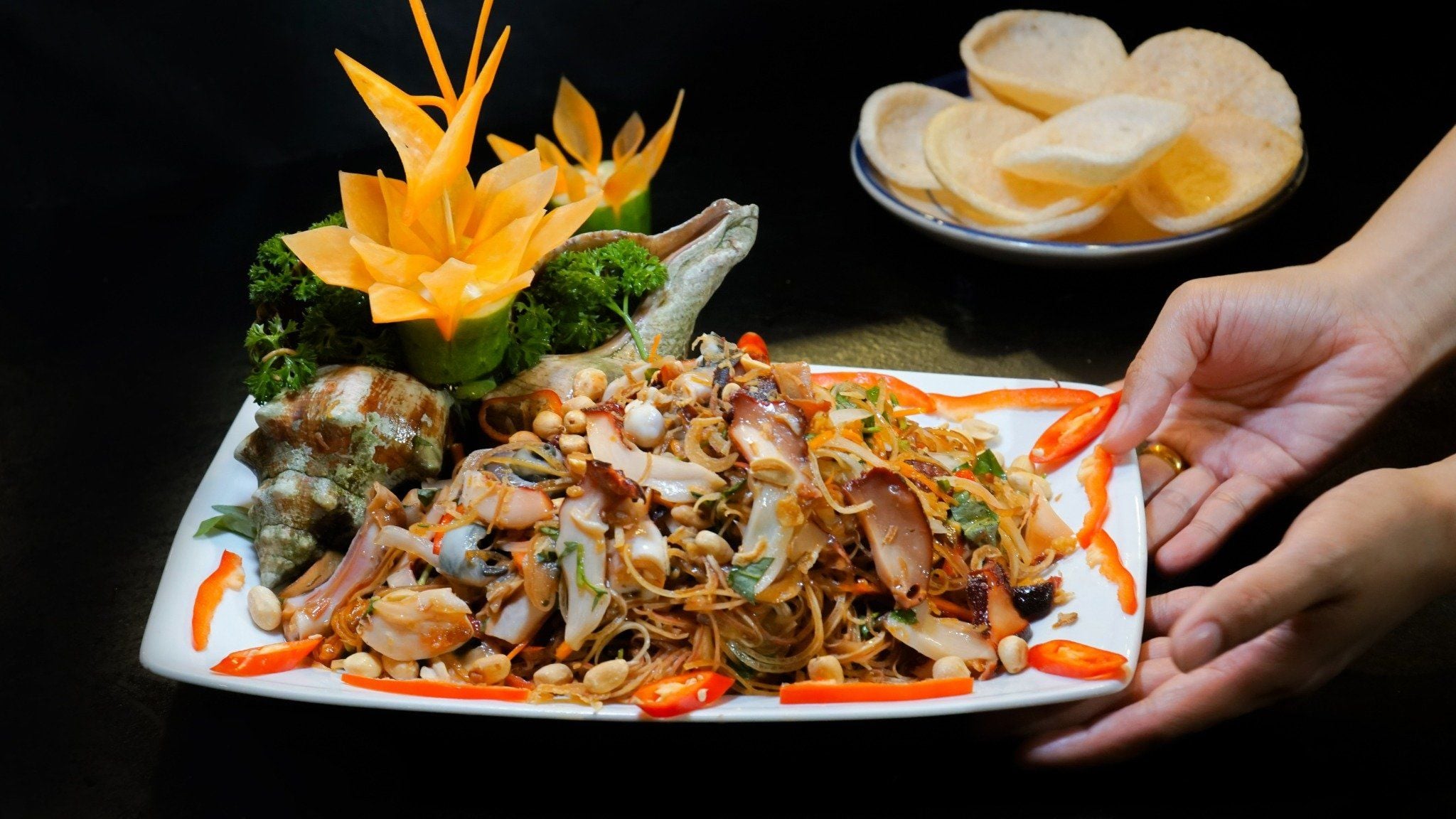  Giant Trapezium Horse Conch And Banana Blossom Salad - Gỏi Bắp Chuối Ốc Đỏ Đại (Giá tính theo 1 con 300 gram) 