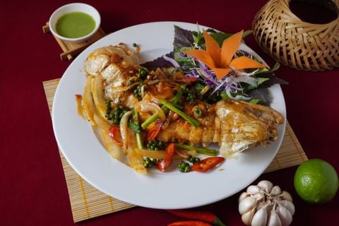  Pan-fried Live Mantis Shrimp With Tamarind Sauce - Tôm Tích Rang Me (Giá tính theo phần 300 gram) 