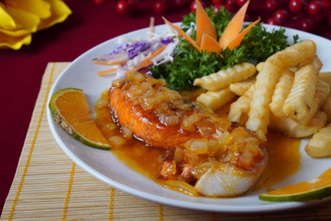  Pan-fried Salmon With Butter And Lemon - Cá Hồi Sốt Bơ Chanh (Giá tính theo phần 200 gram) 