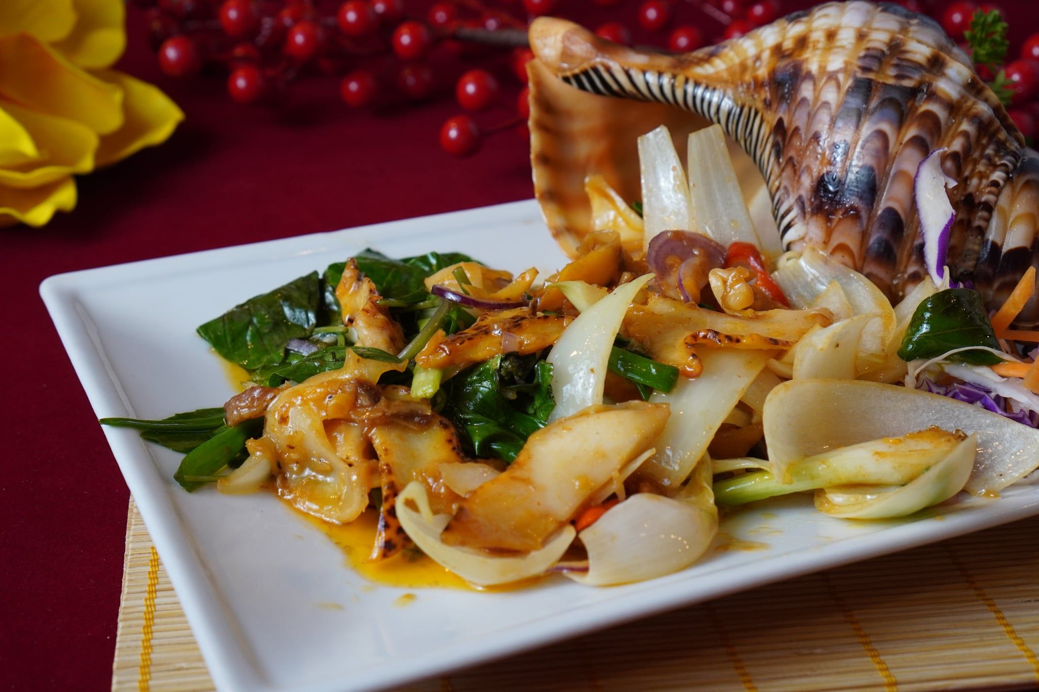  Stir-fried Triton's Trumpet Snail With Basil - Ốc Hoàng Hậu Xào Lá Quế (Giá tính theo 1 con 1 kg) 