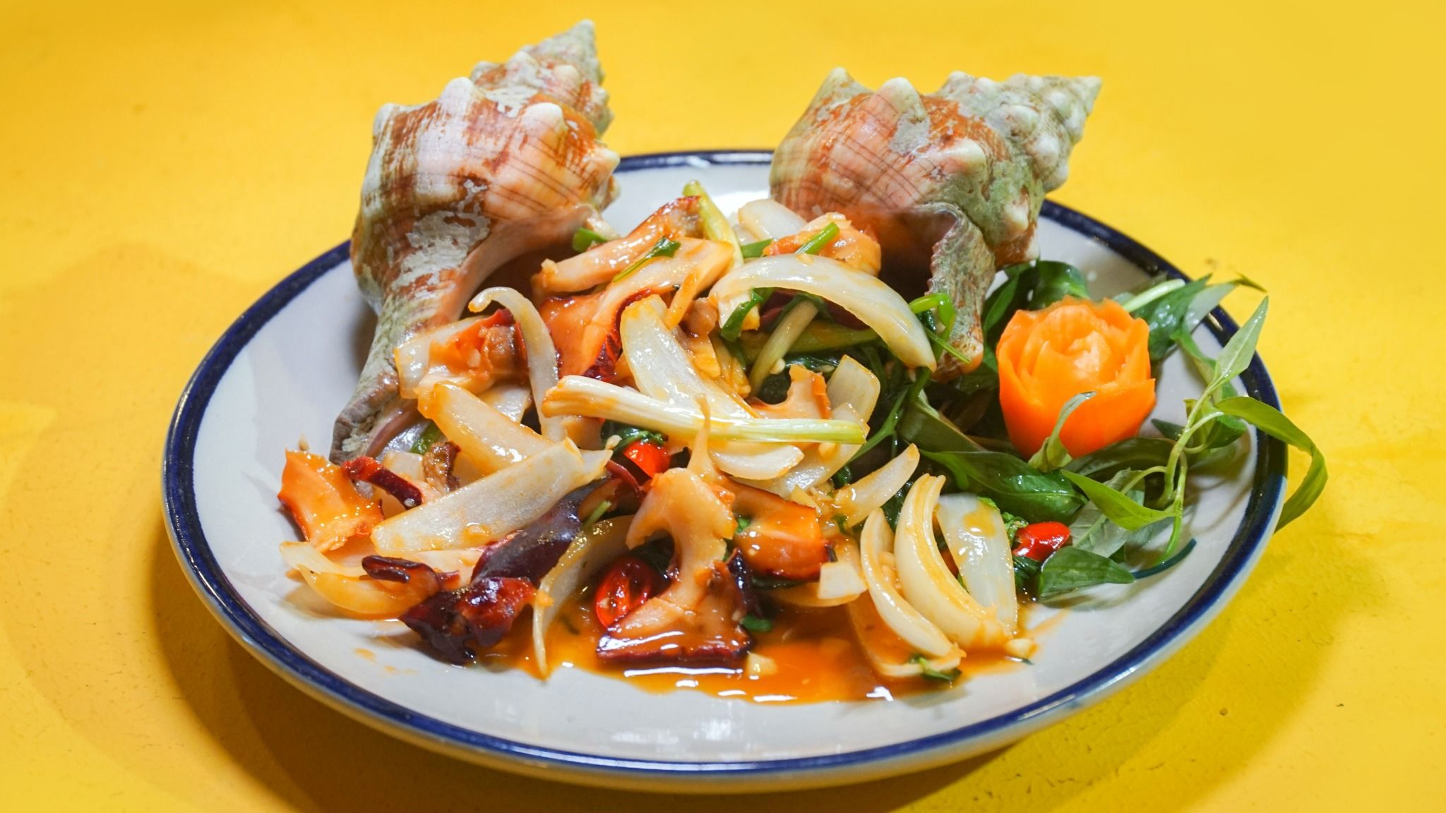  Stir-fried Giant Trapezium Horse Conch With Basil - Ốc Đỏ Đại Xào Lá Quế (Giá tính theo 1 con 300 gram) 