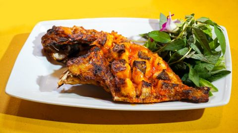  Grilled Titan Triggerfish With Salt And Chili - Cá bò giáp nướng muối ớt (con 700g) 