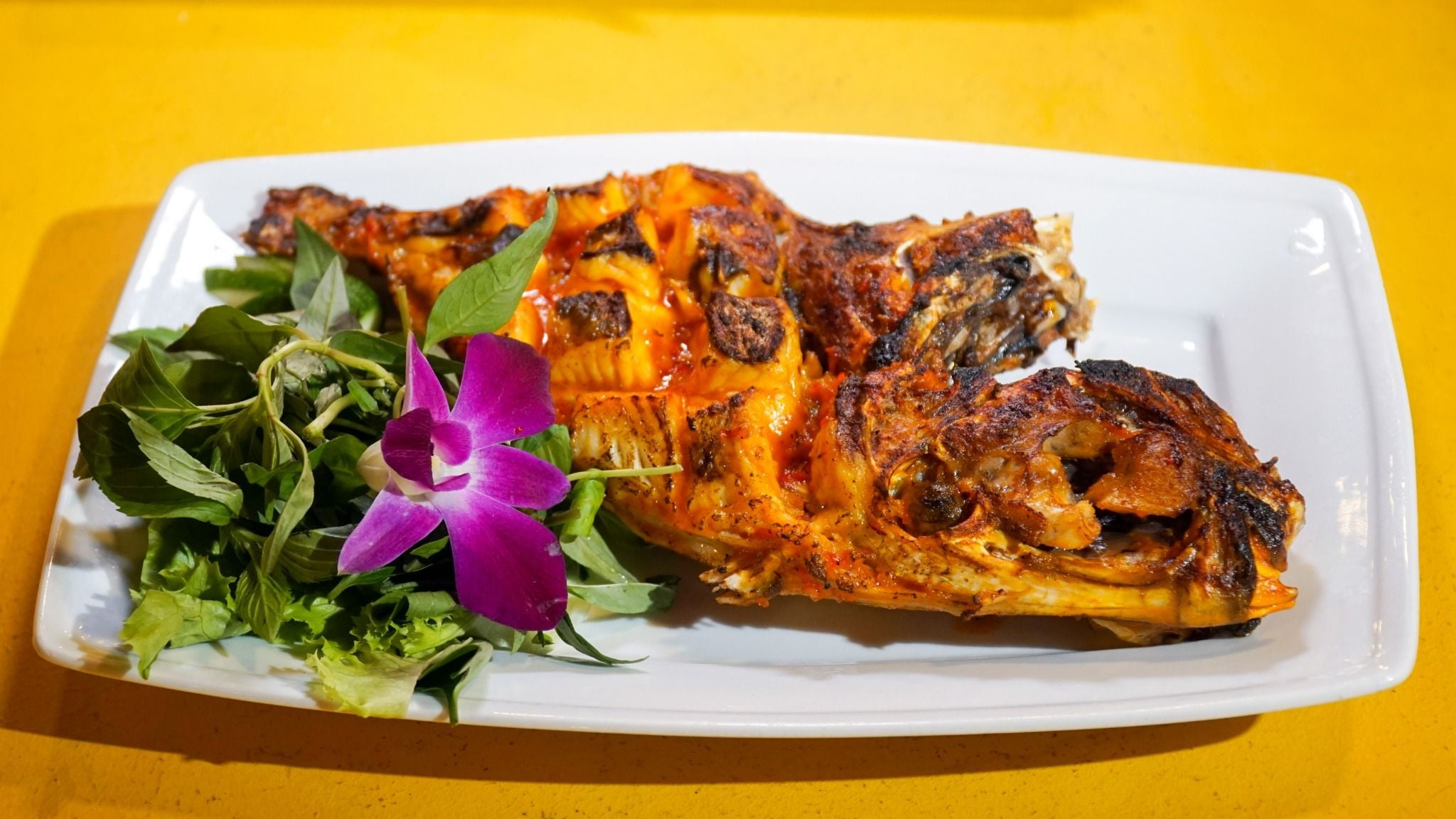  Grilled Titan Triggerfish With Salt And Chili - Cá bò giáp nướng muối ớt (con 700g) 