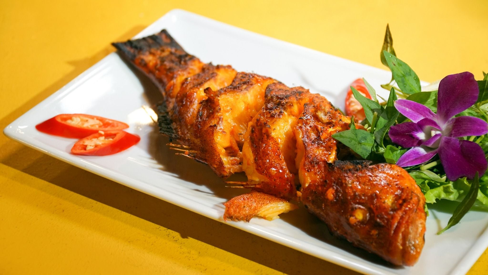  Grilled Red Grouper With Salt and Chili (set 800 gram) - Cá Mú Đỏ Nướng Muối Ớt ( 1 con 800 gram) 