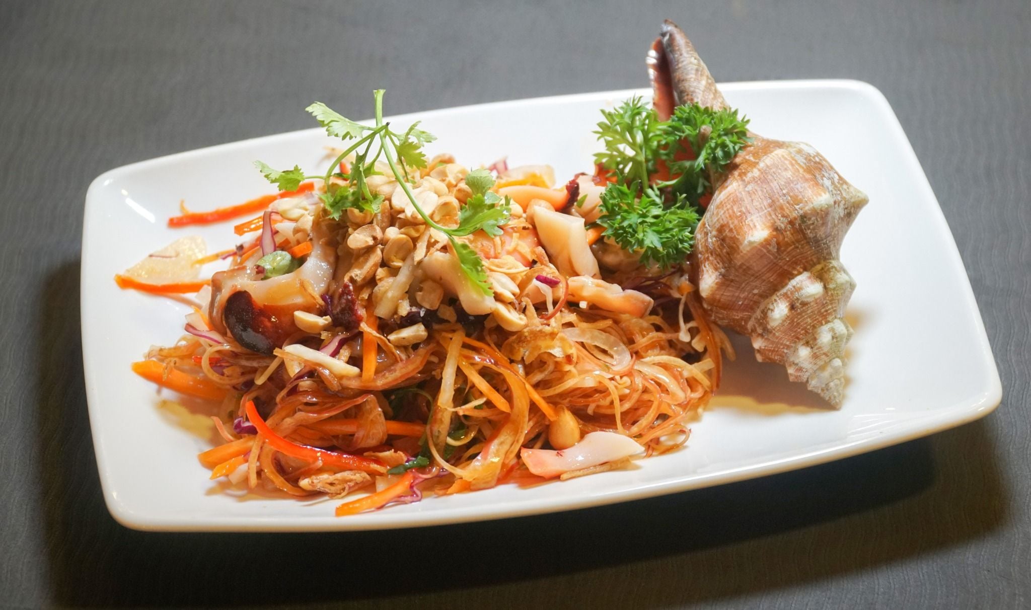  Giant Trapezium Horse Conch And Banana Blossom Salad - Gỏi Bắp Chuối Ốc Đỏ Đại (Giá tính theo 1 con 300 gram) 