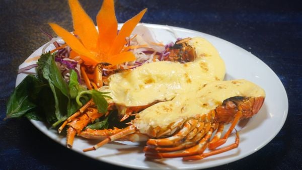  Baked Baby Lobster With Cheese - Tôm Hùm Baby Đút Lò Phô Mai 