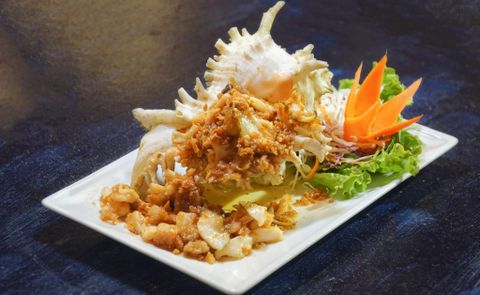  Stir-fried Giant Ramose Murex Snail With Butter & Garlic - Ốc Gai Đại Cháy Bơ Tỏi (Giá tính theo 1 con 800 gram) 