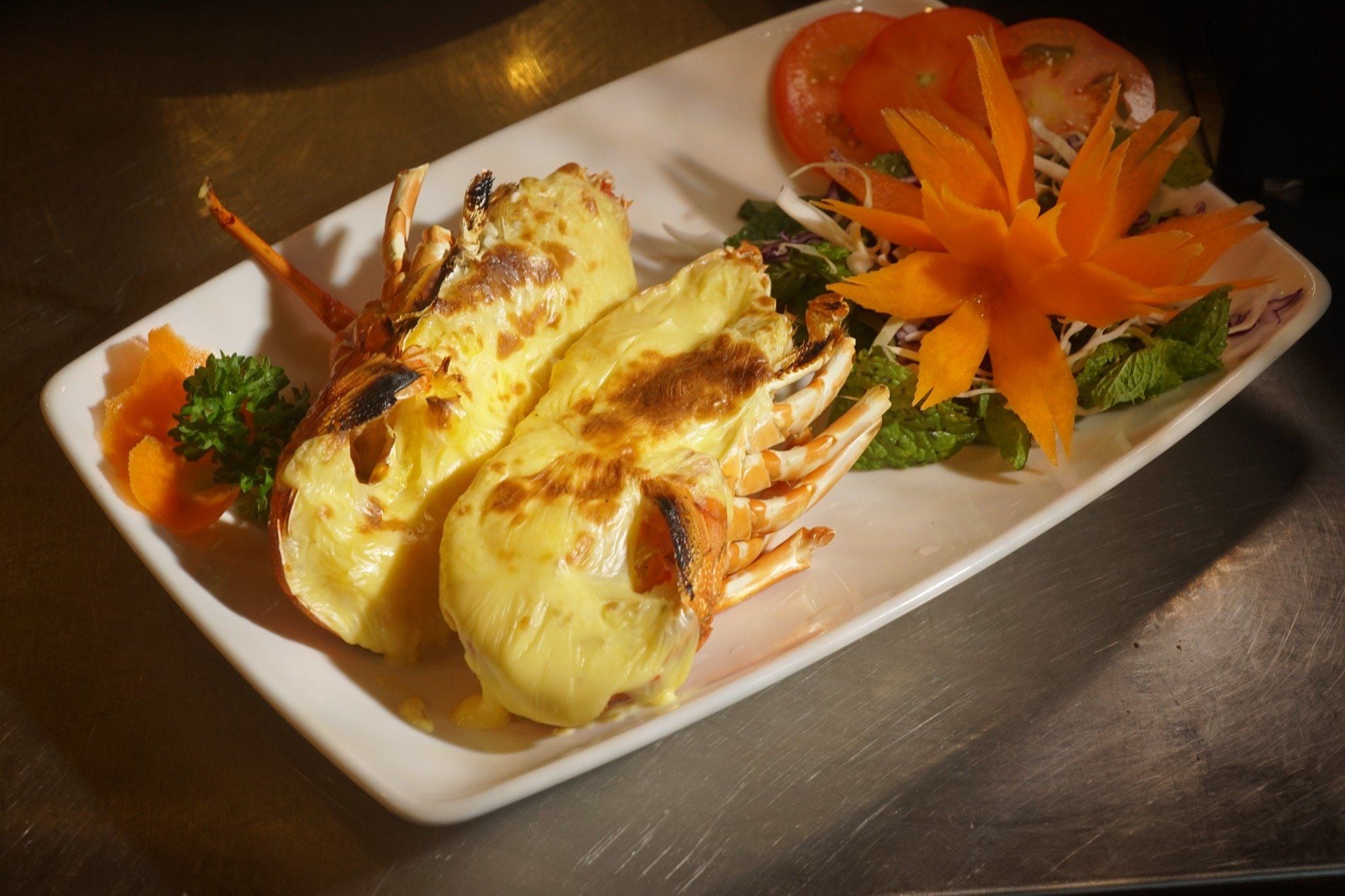  Baked Tropical Rock Lobster With Cheese - Tôm Hùm Bông Đút Lò Phô Mai (Giá tính theo 1 con kích thước 600 gram) 