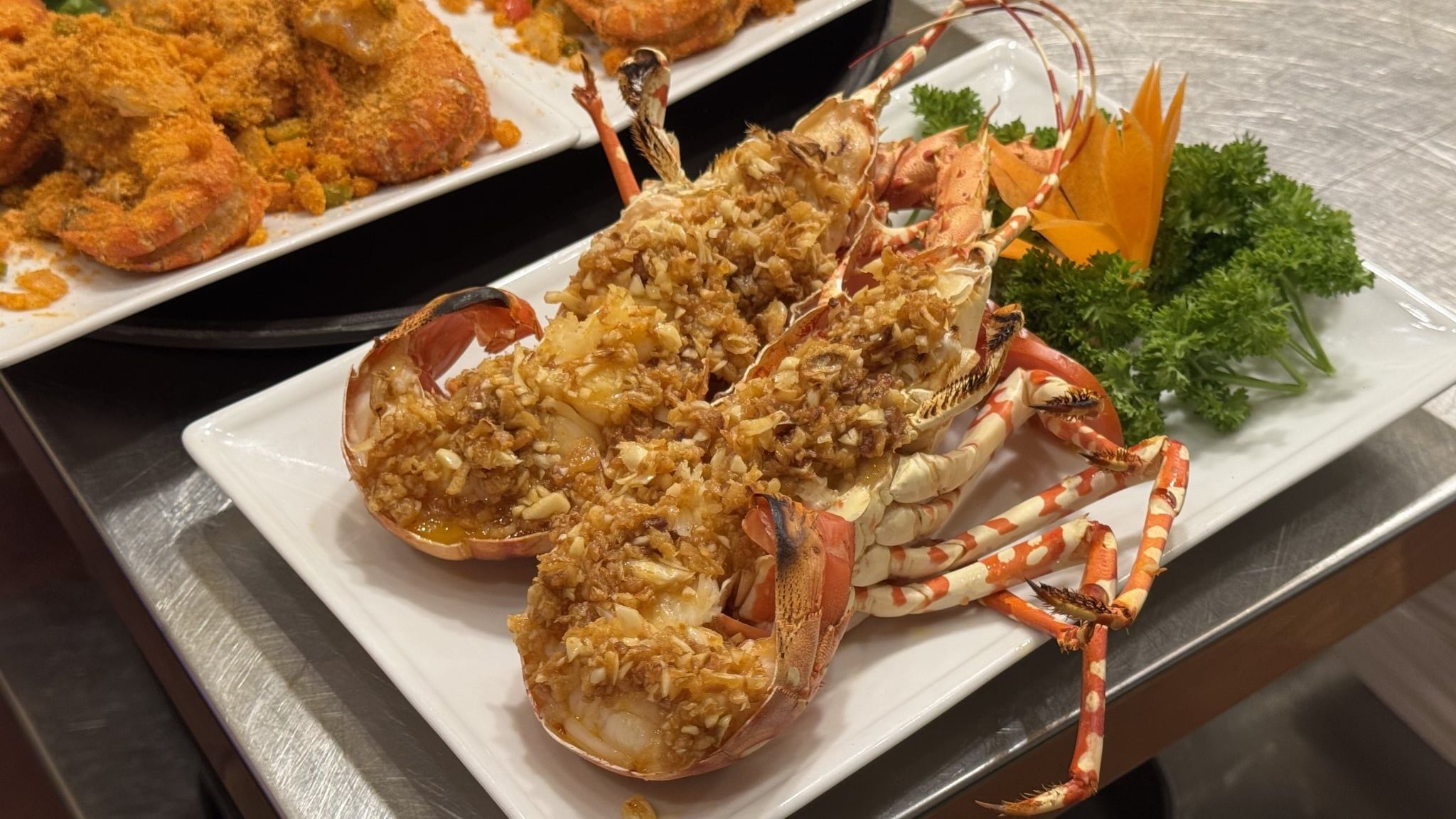  Pan-fried Scalloped Spiny Lobster With Garlic & Butter - Tôm Hùm Xanh Cháy Bơ Tỏi (Giá tính theo 1 con 600 gram) 