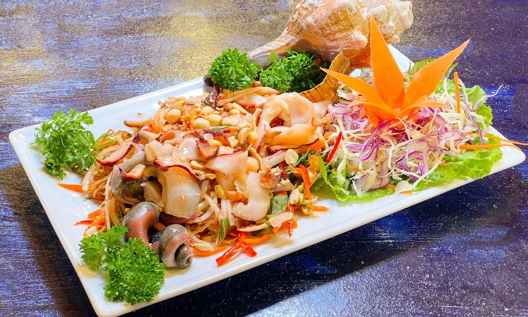  Giant Trapezium Horse Conch And Banana Blossom Salad - Gỏi Bắp Chuối Ốc Đỏ Đại (Giá tính theo 1 con 300 gram) 