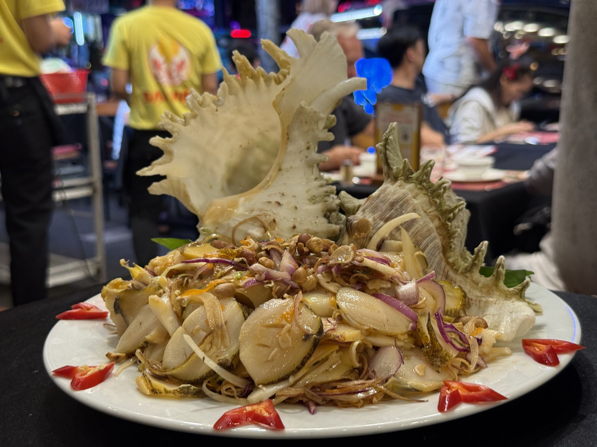 Stir-fried Giant Ramose Murex Snail With Butter & Garlic - Ốc Gai Đại Cháy Bơ Tỏi (Giá tính theo 1 con 800 gram) 
