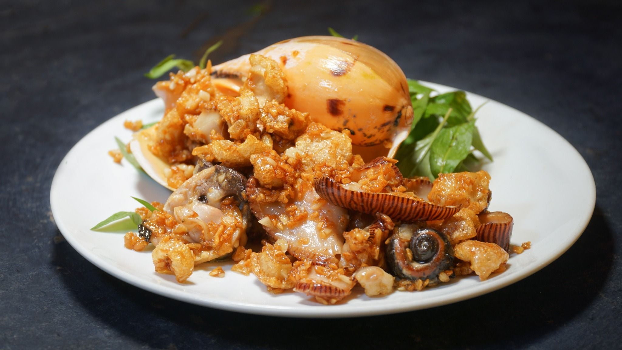  Grilled Melo Melo With Garlic And Butter - Ốc giác vàng nướng bơ tỏi (con 1kg) 