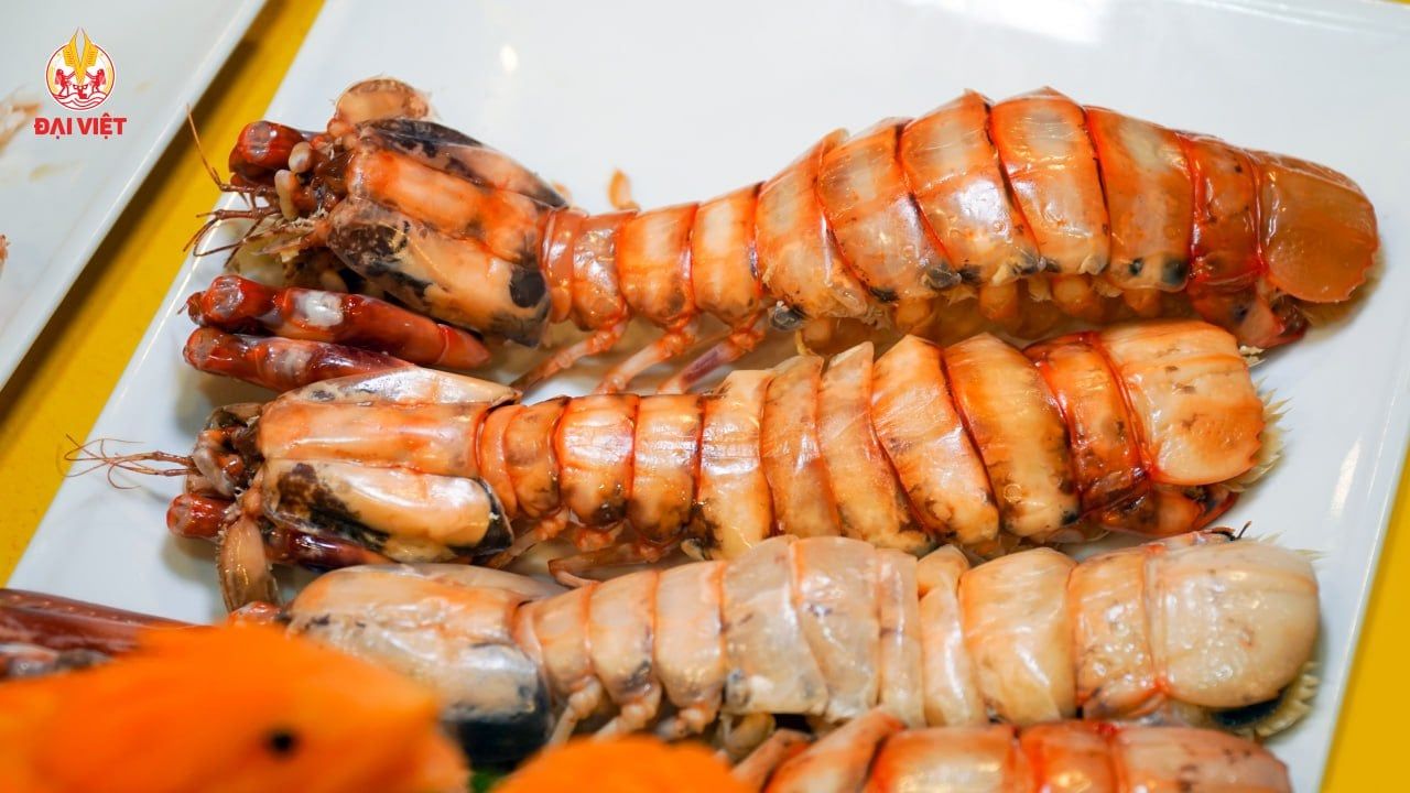  Steamed Giant Mantis Shrimp - Tôm tít khổng lồ hấp (con 400g) 