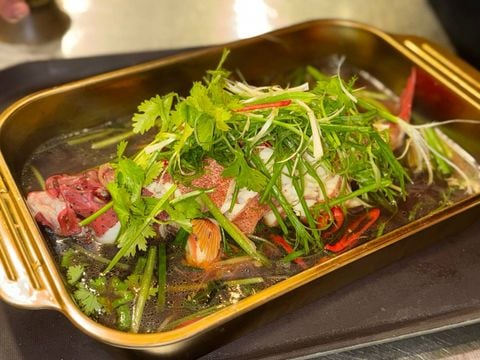  Steamed Red Grouper Hong Kong Style (set 800 gram) - Cá Mú Đỏ Hấp Hong Kong (1 con 800 gram) 