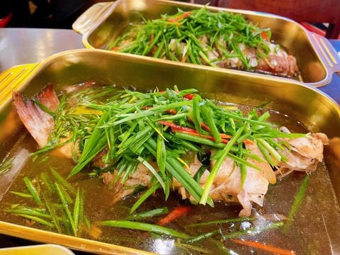  Steamed Red Grouper With Soy Sauce (set 800 gram) - Cá Mú Đỏ Hấp Xì Dầu ( 1 con 800 gram) 