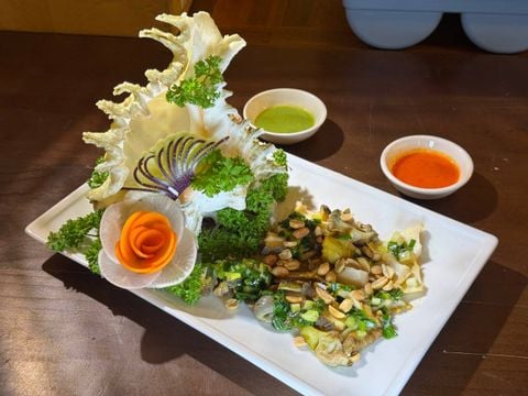  Grilled Giant Ramose Murex Snail With Scallion - Ốc Gai Đại Nướng Mỡ Hành (Giá tính theo 1 con 800 gram) 