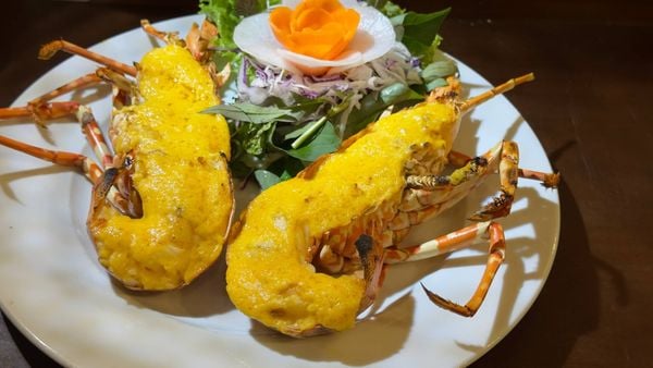  Baked Scalloped Spiny Lobster With Cheese - Tôm Hùm Xanh Đút Lò Phô Mai (Giá tính theo 1 con 600 gram) 