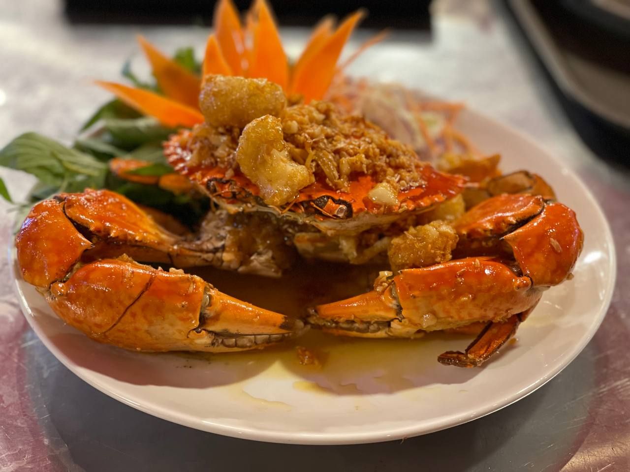  Pan-fried Ca Mau Crab With Garlic & Butter - Cua Cà Mau Cháy Bơ Tỏi (Giá tính theo 1 con 300 gram) 