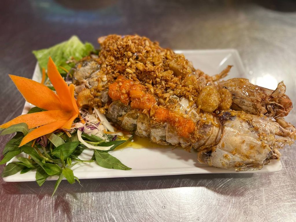  Pan-fried Live Mantis Shrimp With Garlic & Butter - Tôm Tích Cháy Bơ Tỏi (Giá tính theo phần 300 gram) 