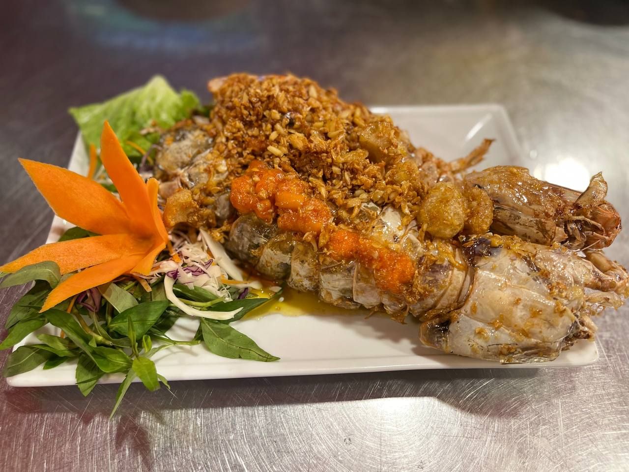  Pan-fried Live Mantis Shrimp With Garlic & Butter - Tôm Tích Cháy Bơ Tỏi (Giá tính theo phần 300 gram) 
