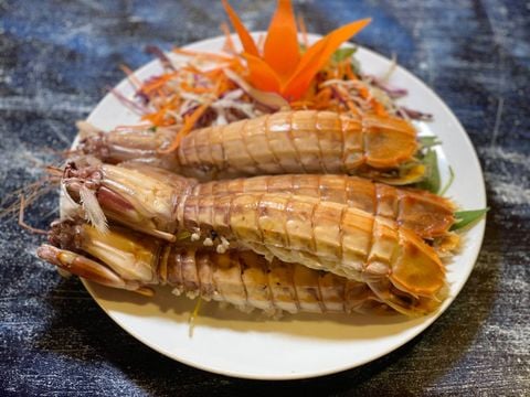  Steamed Live Mantis Shrimp - Tôm Tích Hấp (Giá tính theo phần 300 gram) 