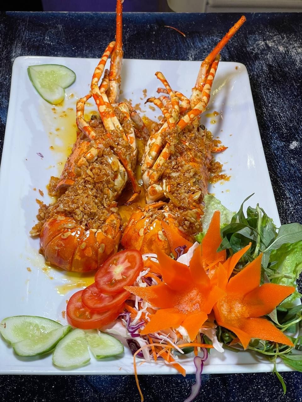 Pan-fried Scalloped Spiny Lobster With Garlic & Butter - Tôm Hùm Xanh Cháy Bơ Tỏi (Giá tính theo 1 con 600 gram) 