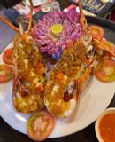  Pan-fried Tropical Rock Lobster With Garlic & Butter - Tôm Hùm Bông Cháy Bơ Tỏi (Giá tính theo 1 con 600 gram) 