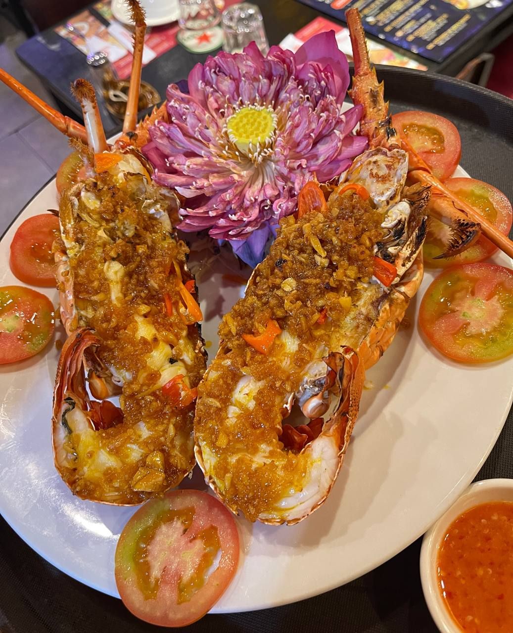  Pan-fried Tropical Rock Lobster With Garlic & Butter - Tôm Hùm Bông Cháy Bơ Tỏi (Giá tính theo 1 con 600 gram) 