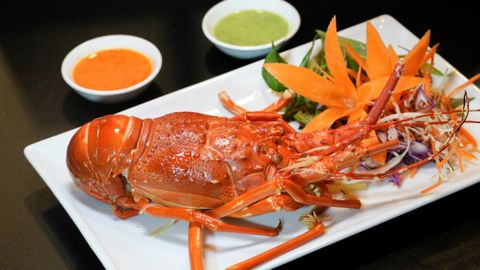  Steamed Baby Lobster - Tôm Hùm Baby Hấp 