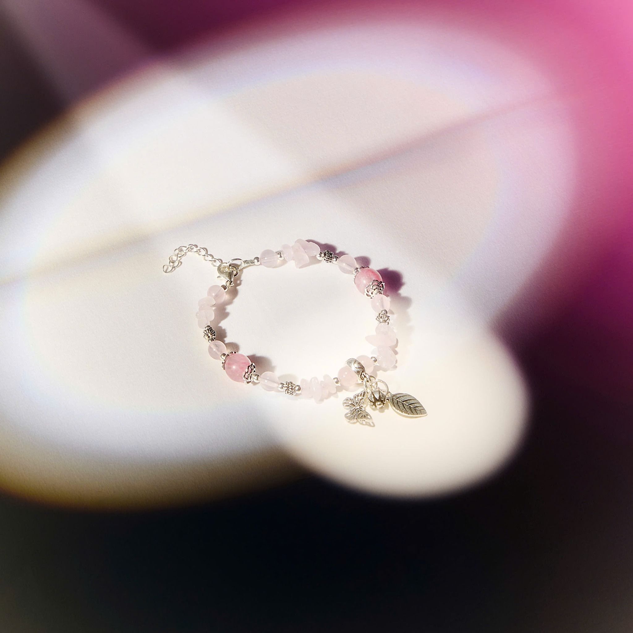  Vòng Tay Black Friday 007 Đá TA Hồng Charm Ngẫu Nhiên SP008348 Gypsy.lala 