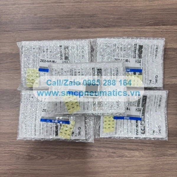Cảm biến áp suất SMC ZSE30A-N-01-LB