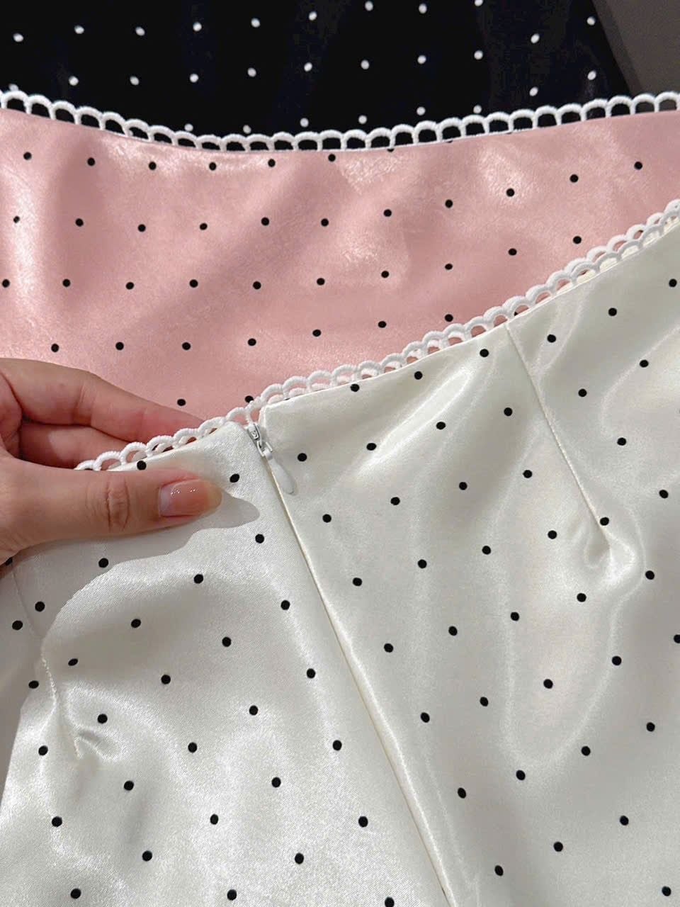  Chân Váy Lụa Chấm Bi Midi 
