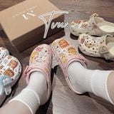  Dép sục nữ dinas classic buckle họa tiết trà sữa 