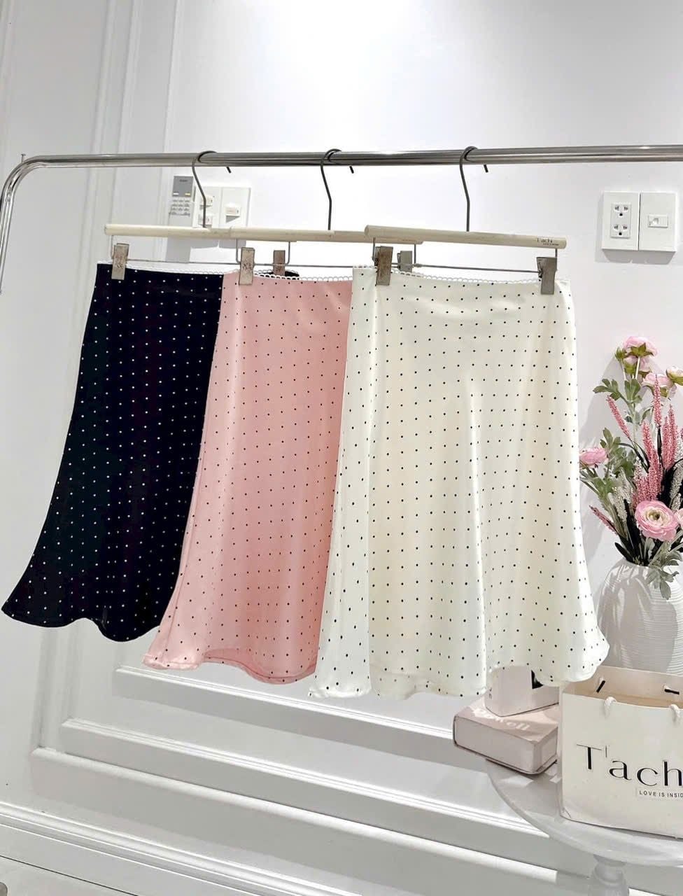  Chân Váy Lụa Chấm Bi Midi 