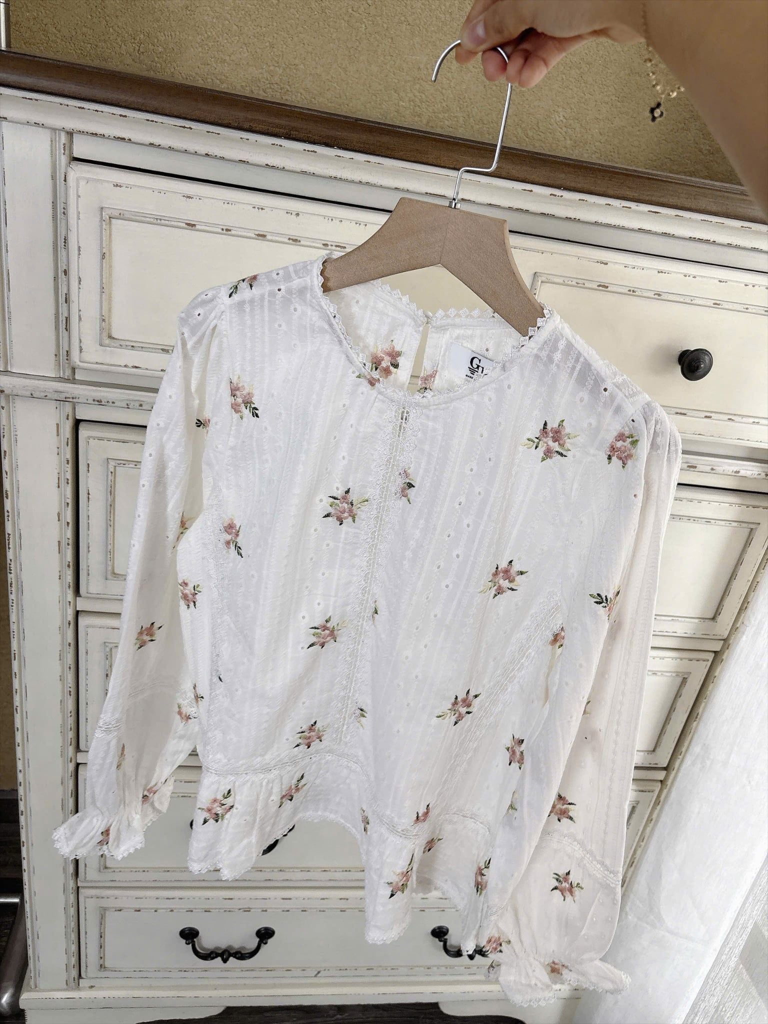  Áo kiểu nữ dài tay thêu hoa nhí viền bèo phong cách vintage 