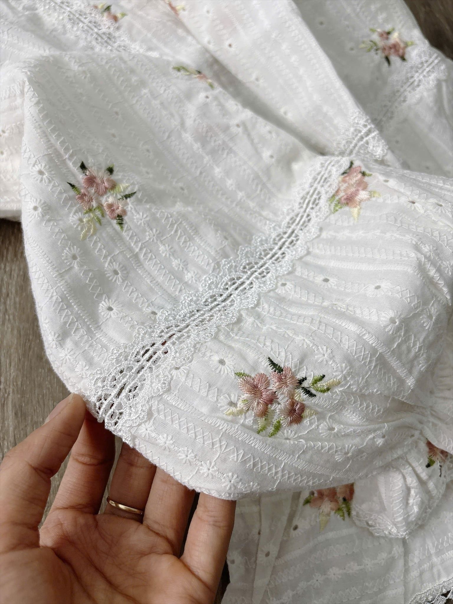  Áo kiểu nữ dài tay thêu hoa nhí viền bèo phong cách vintage 