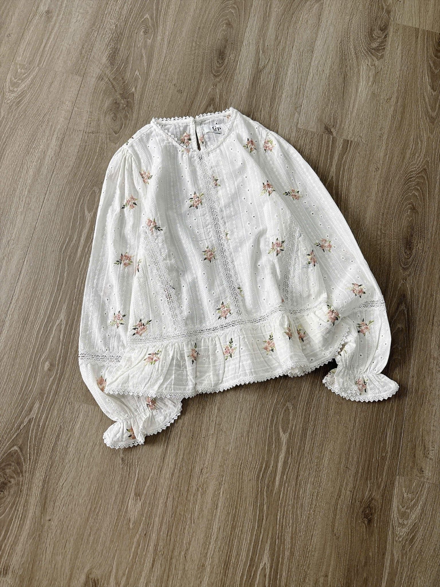  Áo kiểu nữ dài tay thêu hoa nhí viền bèo phong cách vintage 