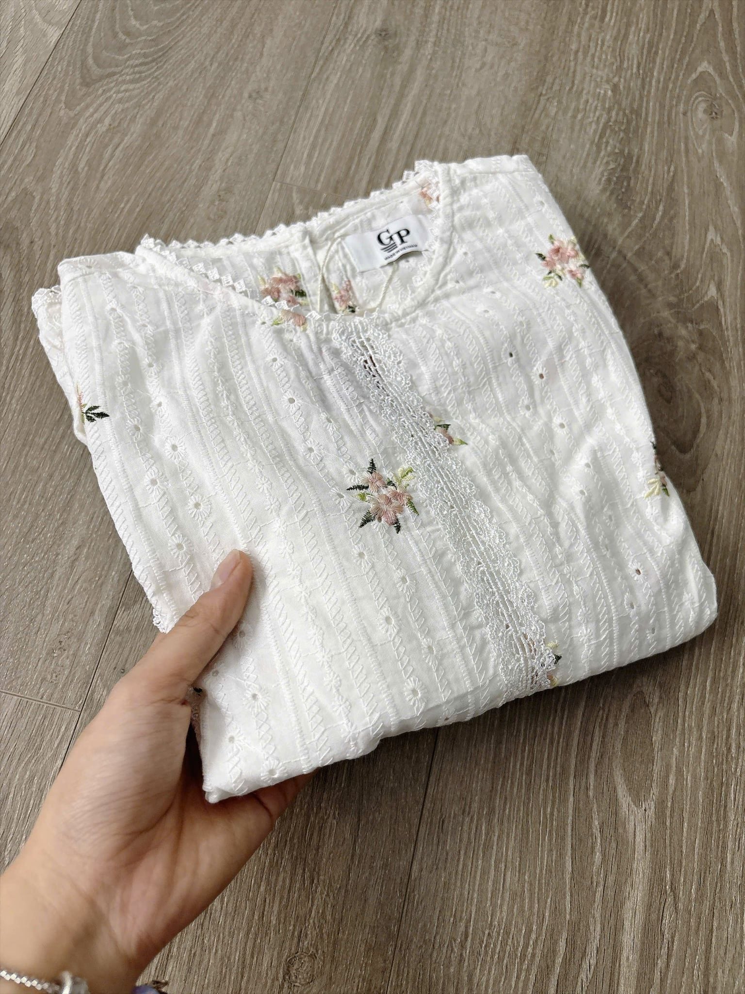  Áo kiểu nữ dài tay thêu hoa nhí viền bèo phong cách vintage 