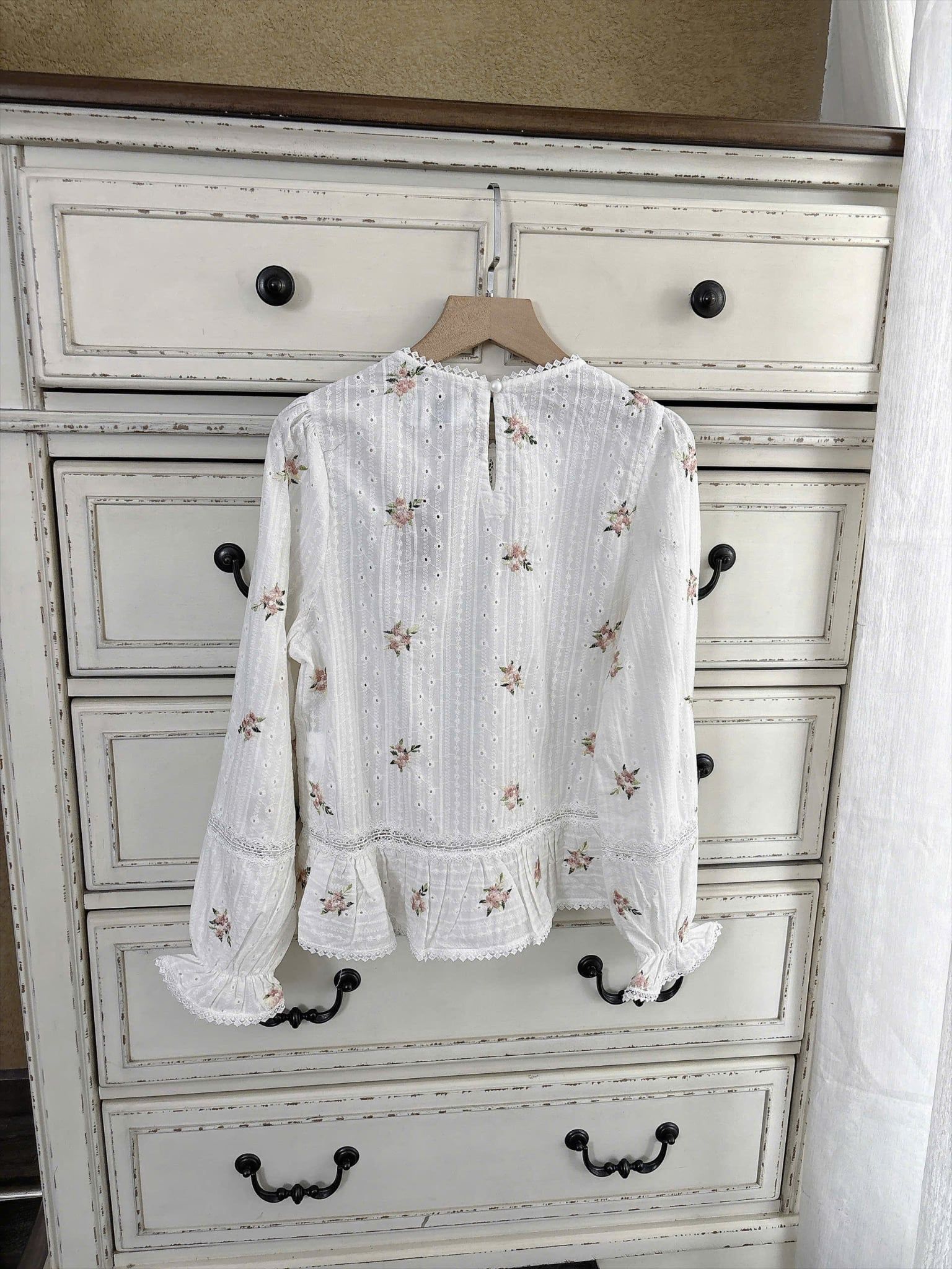  Áo kiểu nữ dài tay thêu hoa nhí viền bèo phong cách vintage 