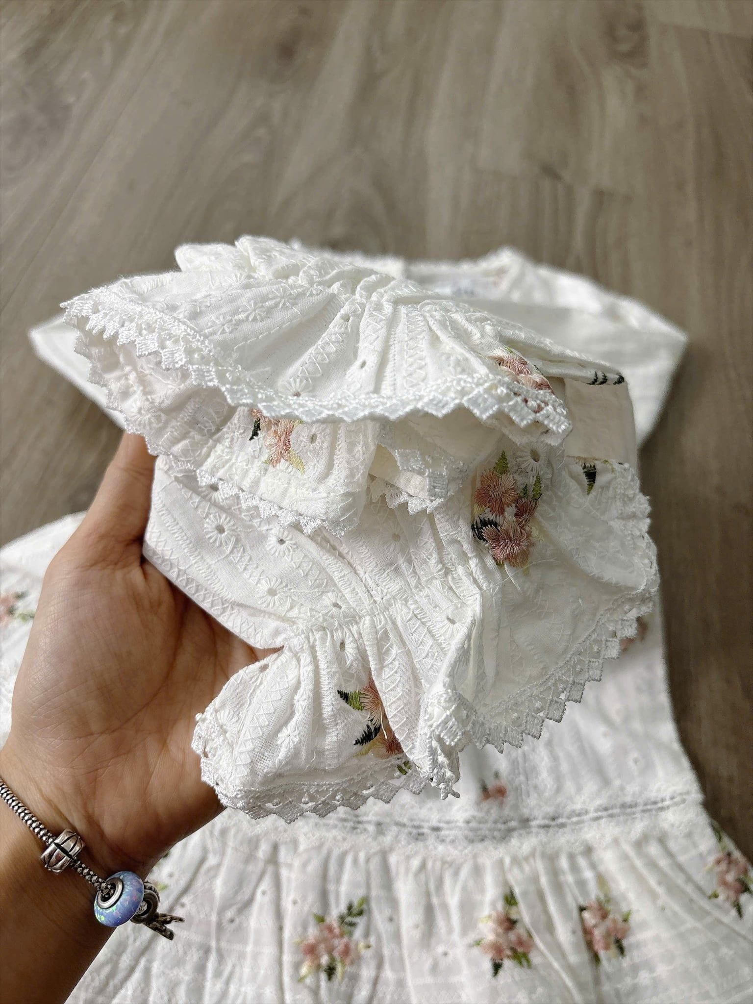  Áo kiểu nữ dài tay thêu hoa nhí viền bèo phong cách vintage 