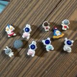  Jibbitz charms sticker 3D nhựa cứng phi hành gia, vũ trụ gắn trang trí dép sục cross 