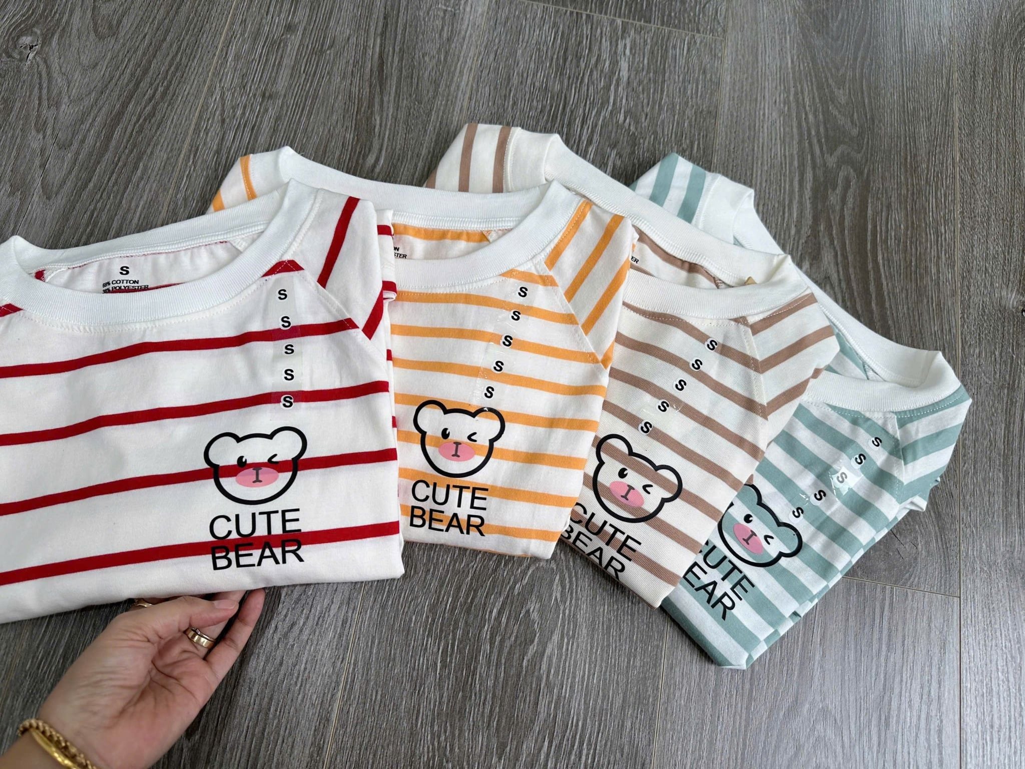  Áo thun tay dài kẻ sọc thêu gấu phong cách Hàn Quốc 