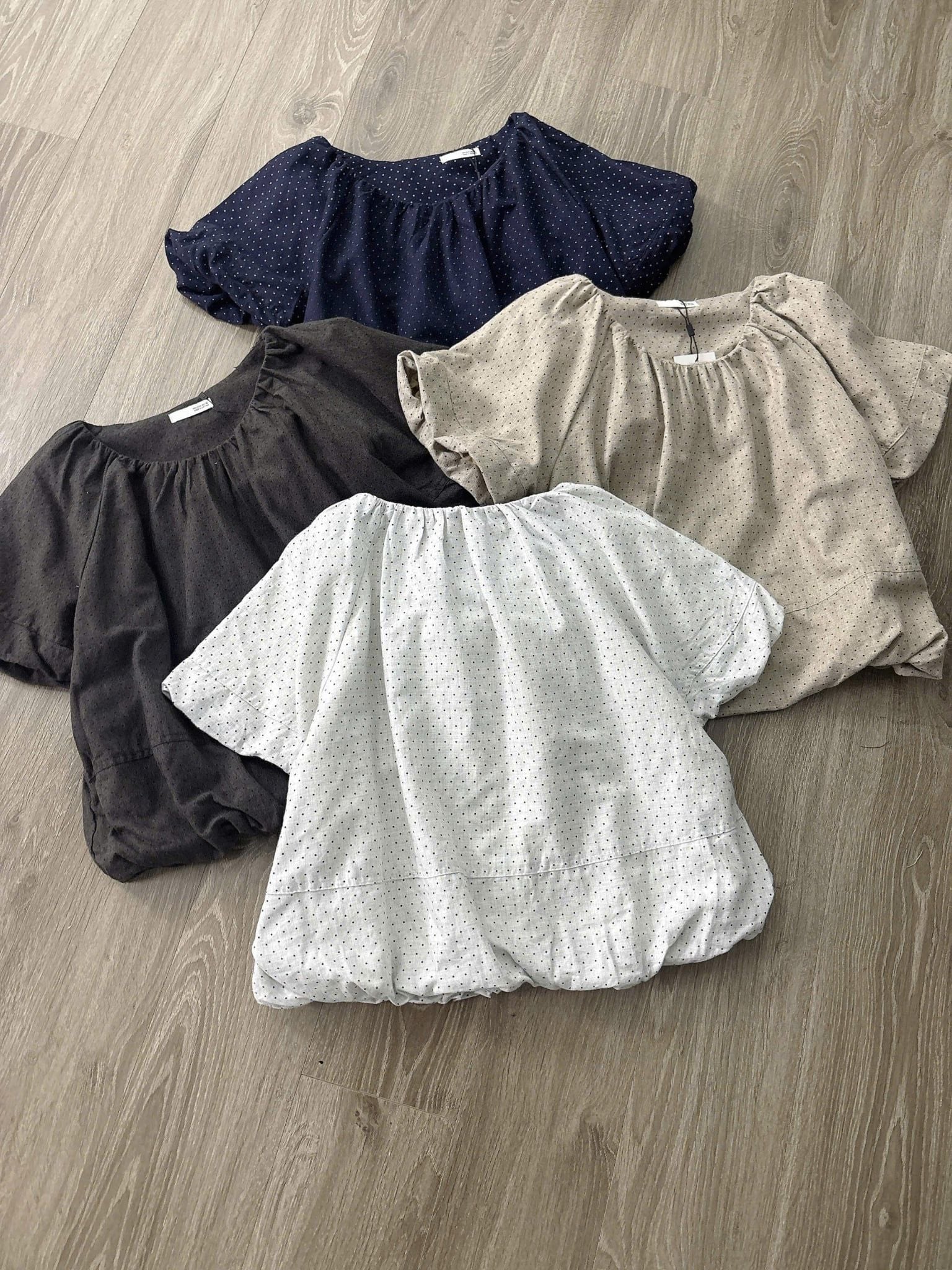  Áo nữ chất liệu linen họa tiết chấm bi form rộng thoáng mát 